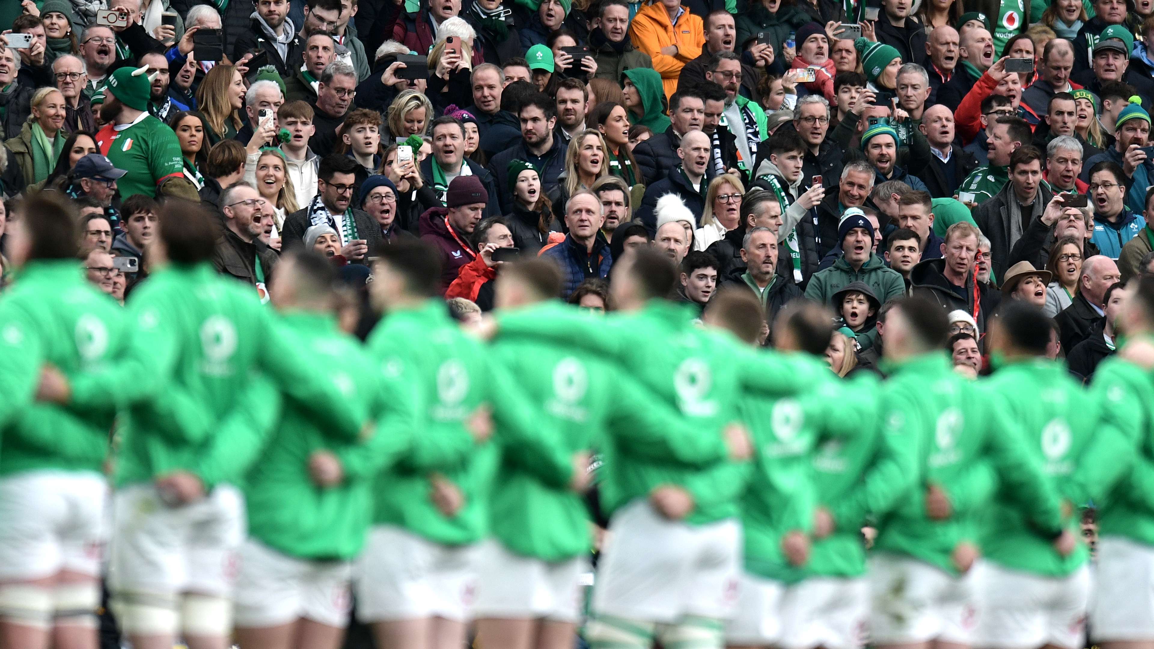 他总是在比 他总是在比